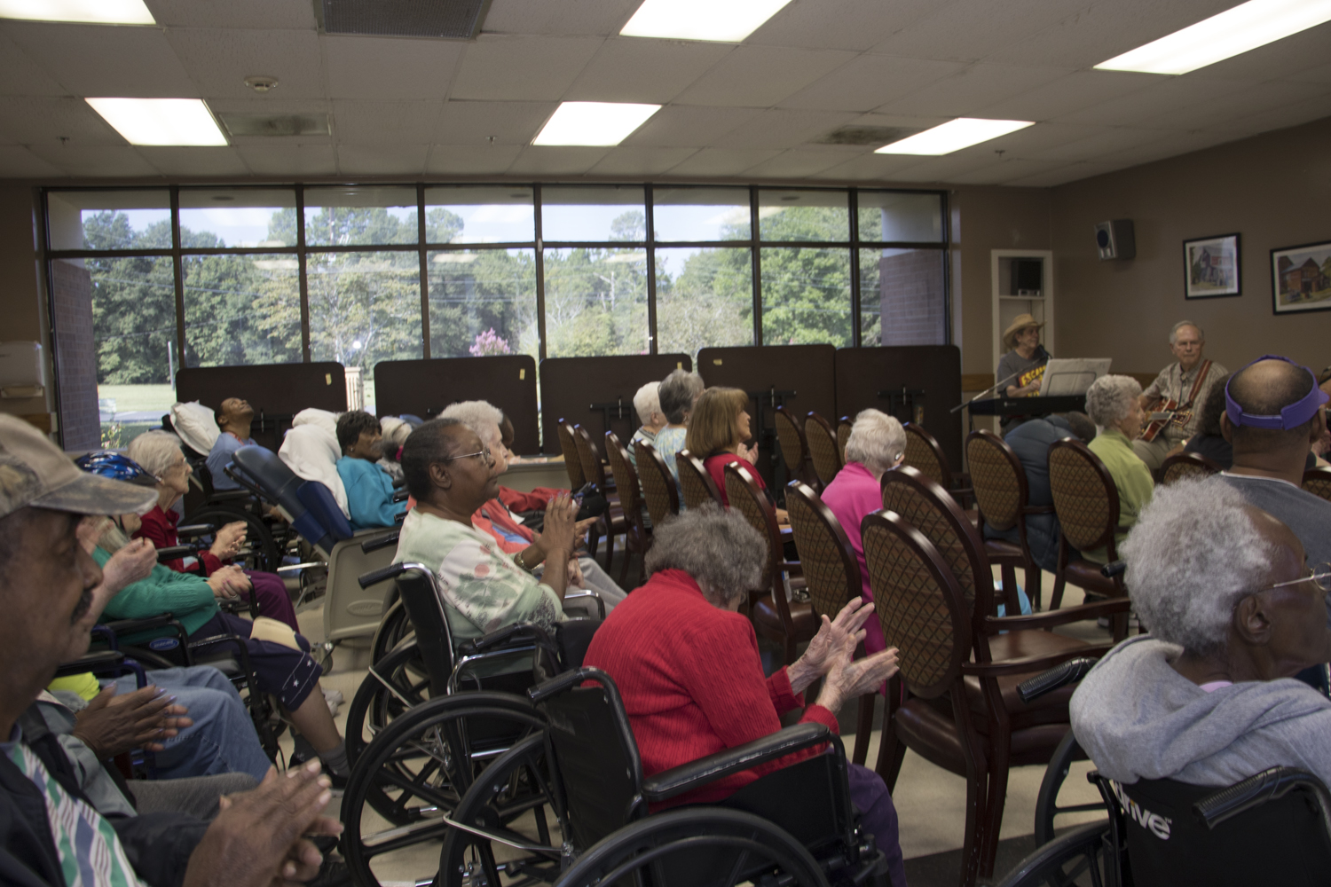 Singing in Buena Vista Magnolia Manor Senior Living in